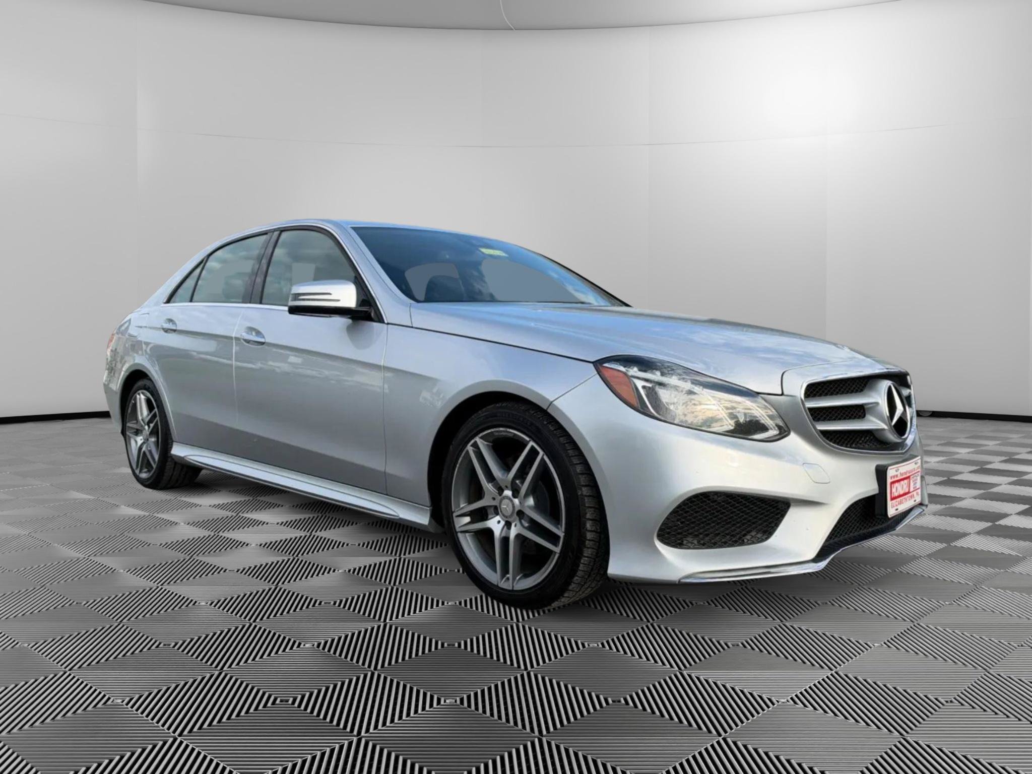 Used 2016 Mercedes-Benz E 350 4MATIC Sedan image 2