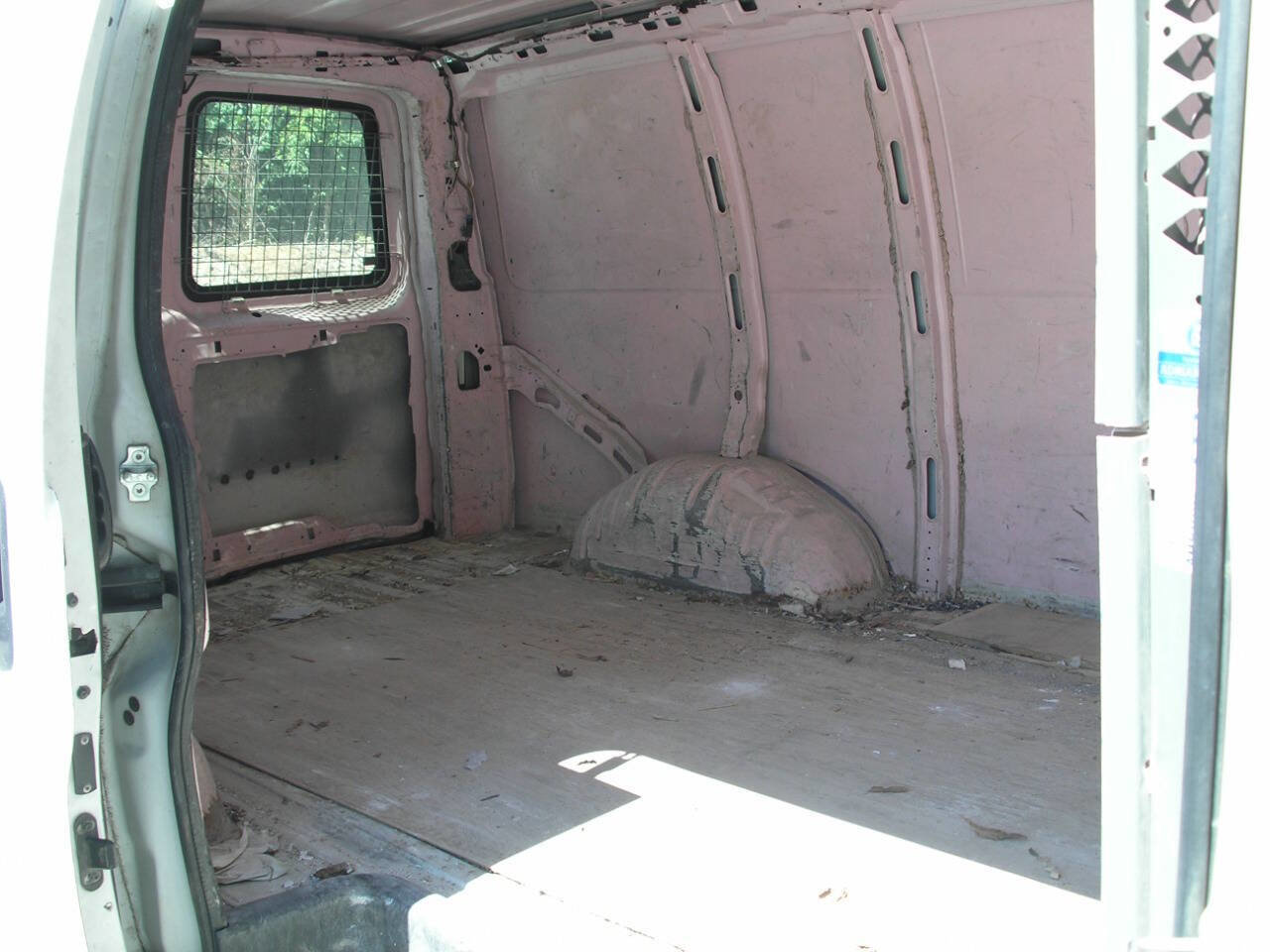 Used 2007 Chevrolet Express 2500 image 3