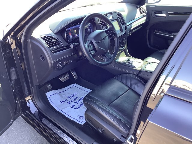 Used 2023 Chrysler 300 C RWD image 7