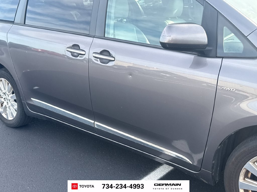 Used 2017 Toyota Sienna XLE w/ XLE Navigation Package AWD/4WD image 7