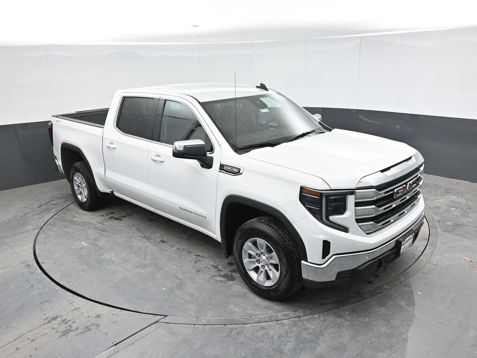 New 2026 GMC Sierra 1500 SLE w/ Preferred Package AWD/4WD image 32