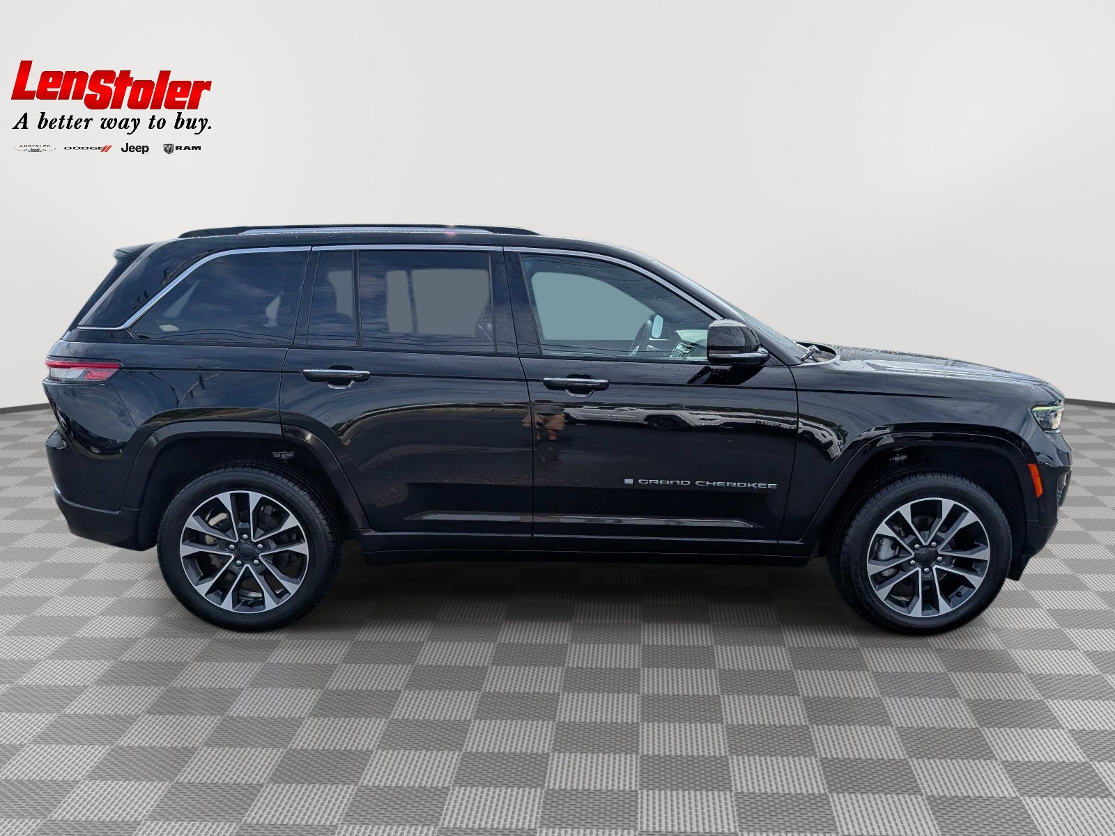 Used 2023 Jeep Grand Cherokee Overland w/ Luxury Tech Group IV AWD/4WD image 6