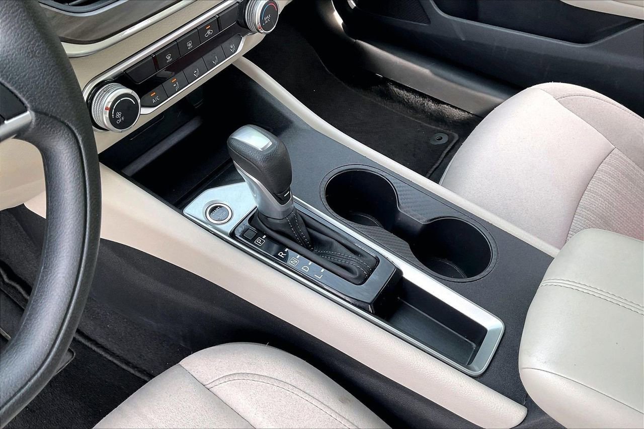 Used 2025 Nissan Altima 2.5 SV FWD image 29