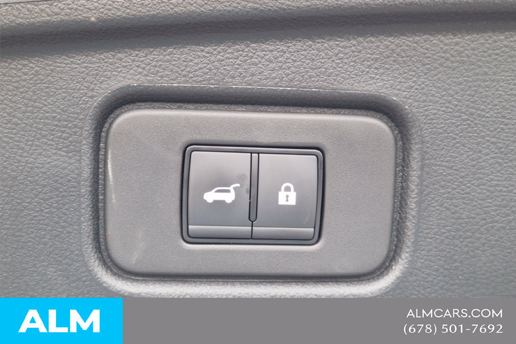 Used 2025 Nissan Pathfinder SL AWD/4WD image 10