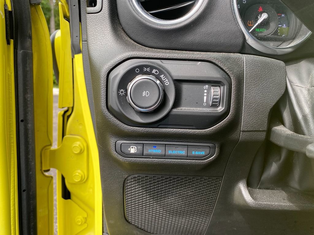 Used 2023 Jeep Wrangler Sahara AWD/4WD image 14