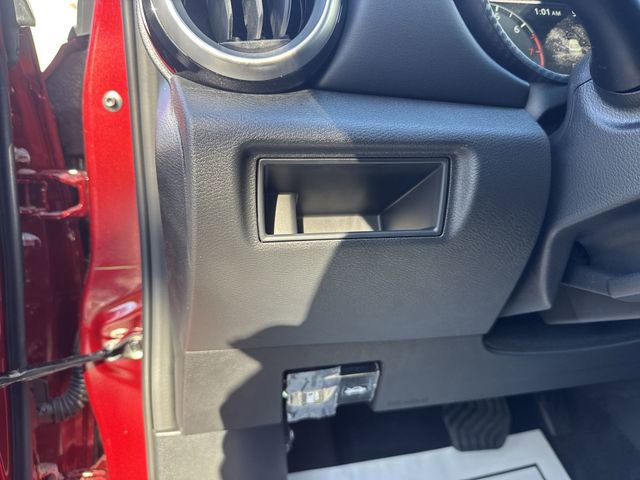 New 2025 Nissan Versa SR w/ Trunk Package FWD image 25