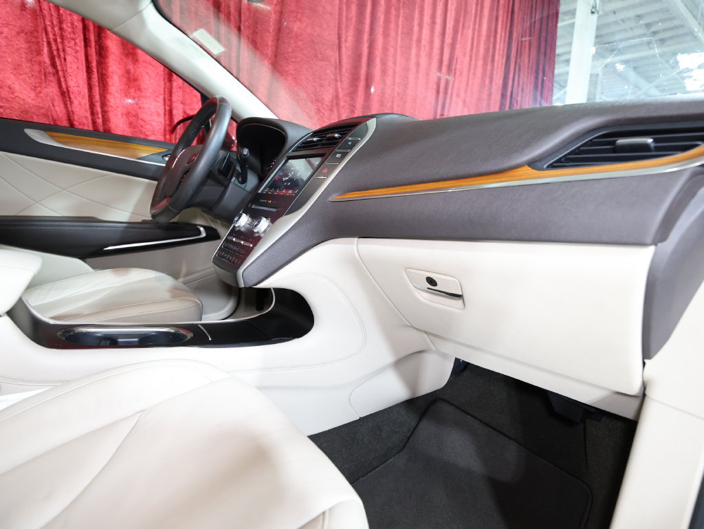 Used 2019 Lincoln MKC Select w/ Select Plus Package FWD image 21