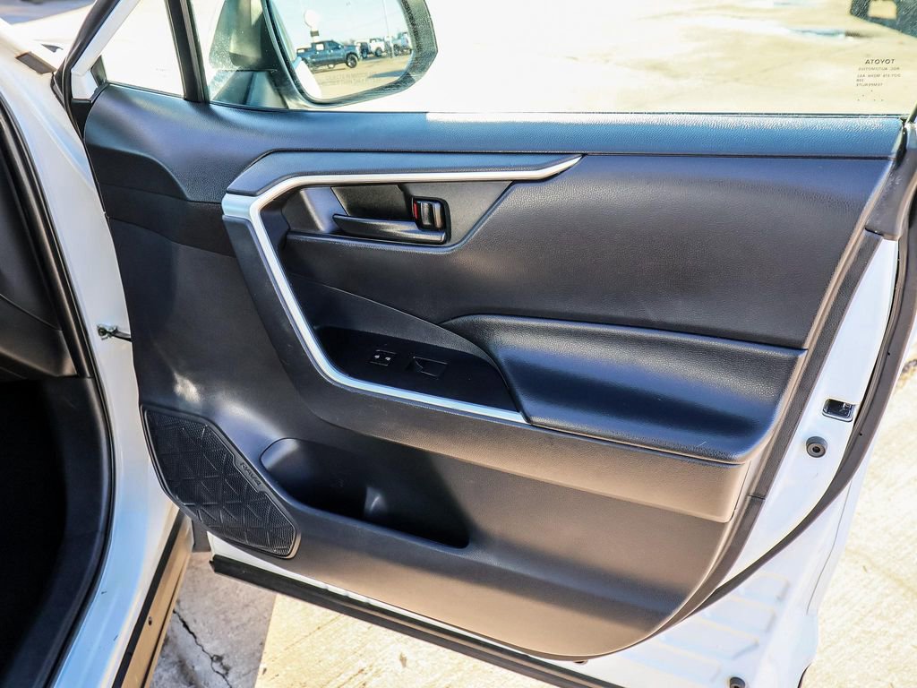 Used 2022 Toyota RAV4 LE image 19