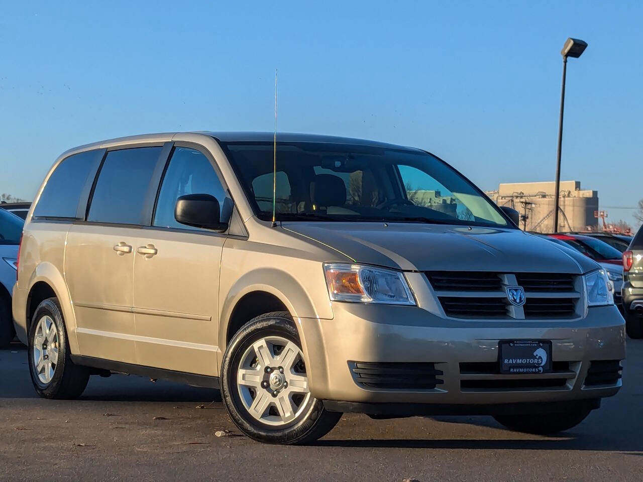 Used 2010 Dodge Grand Caravan SE image 28