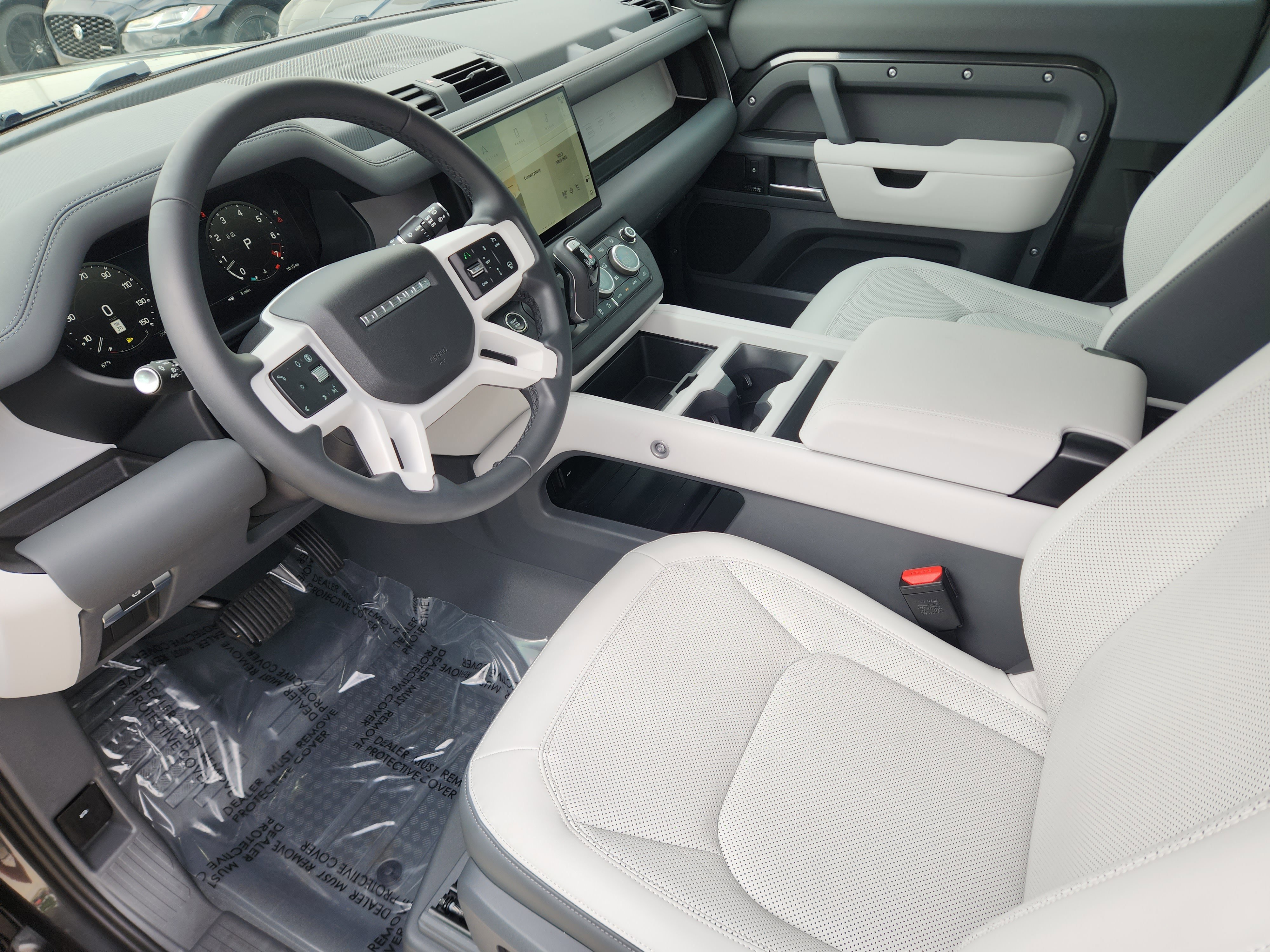 Certified 2025 Land Rover Defender 90 X-Dynamic SE image 9