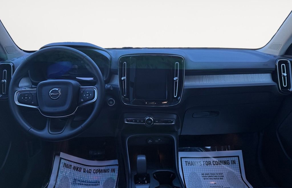 Used 2025 Volvo XC40 B5 Core image 16