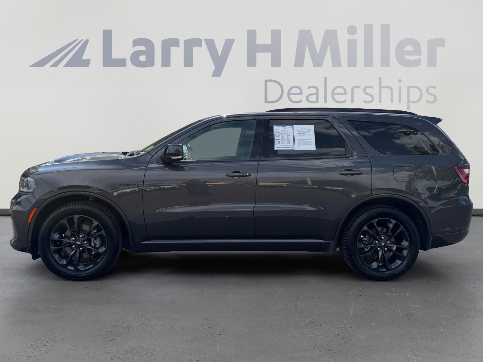 Used 2023 Dodge Durango R/T w/ Blacktop Package AWD/4WD image 2