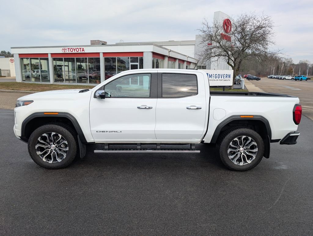 Used 2024 GMC Canyon Denali image 2