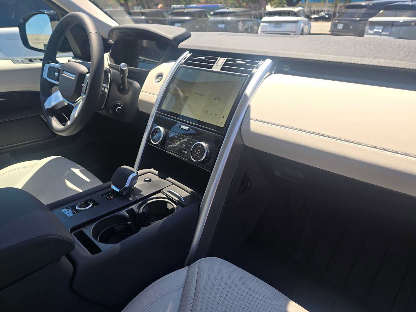 New 2026 Land Rover Discovery S AWD/4WD image 11