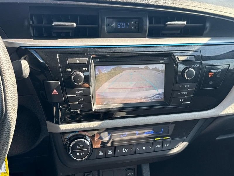 Used 2014 Toyota Corolla LE FWD image 18