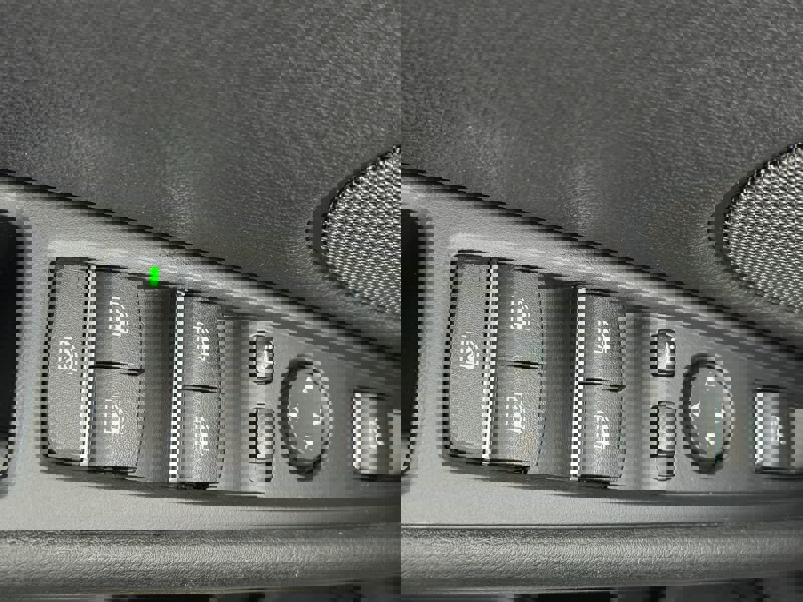 Used 2018 BMW X6 xDrive50i w/ M Sport Package image 18