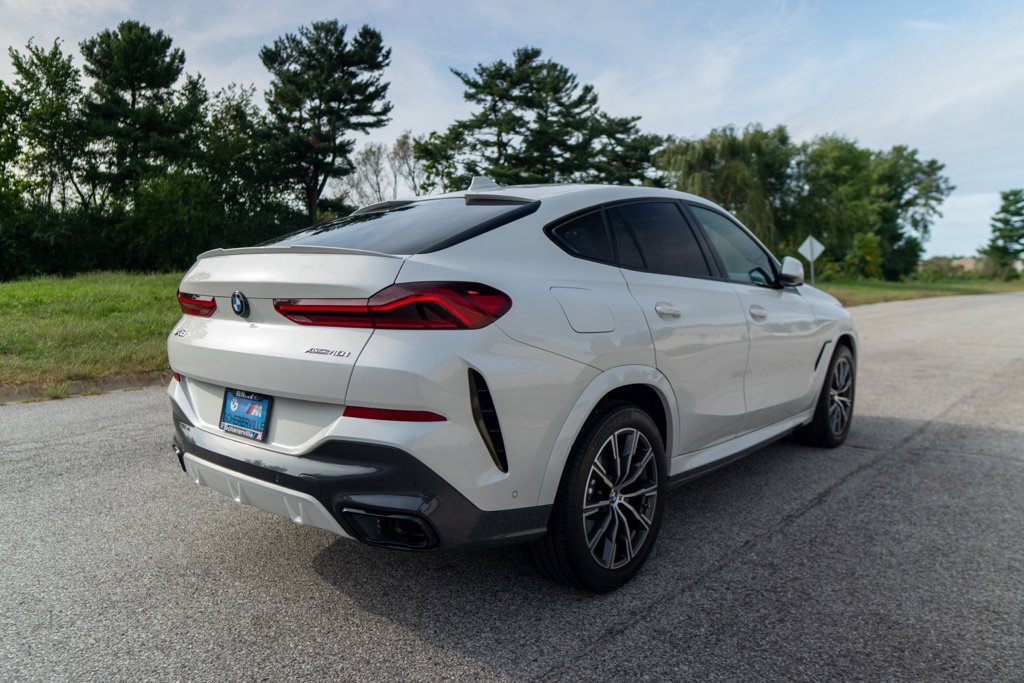 Used 2022 BMW X6 xDrive40i w/ M Sport Package AWD/4WD image 16