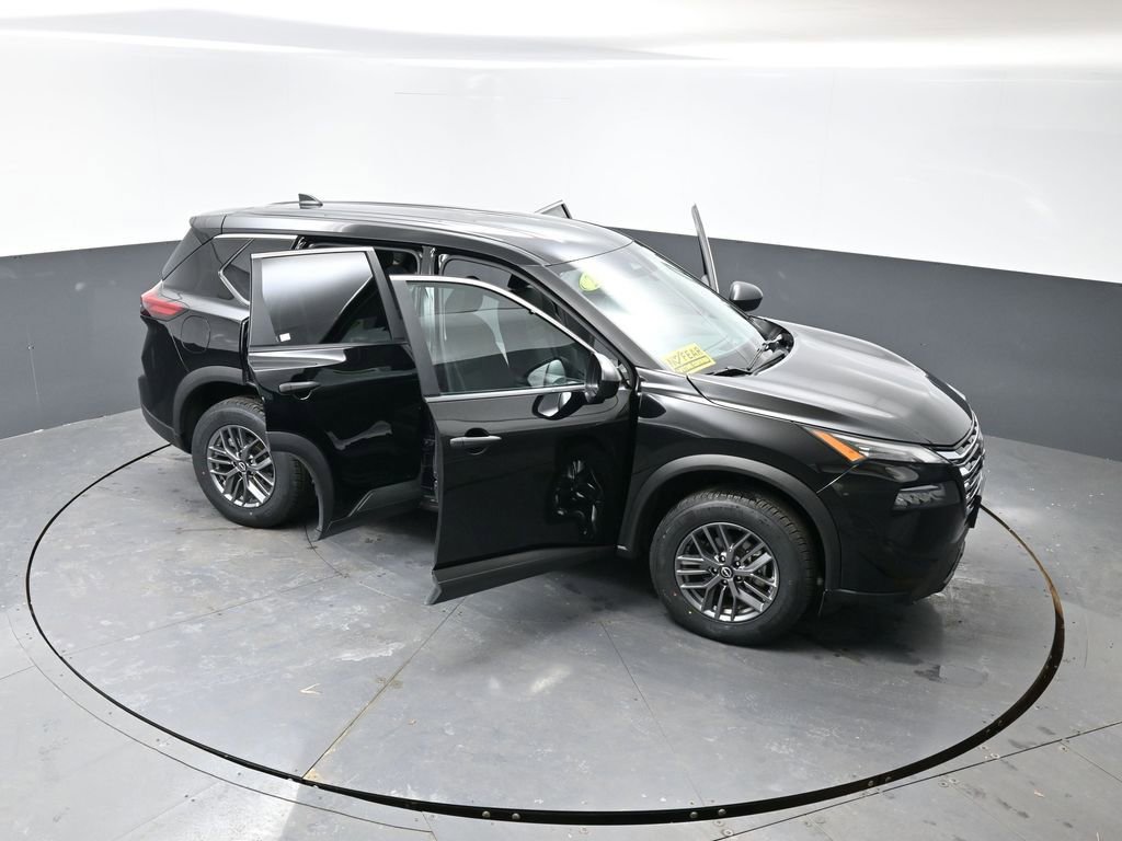 Used 2024 Nissan Rogue S image 36