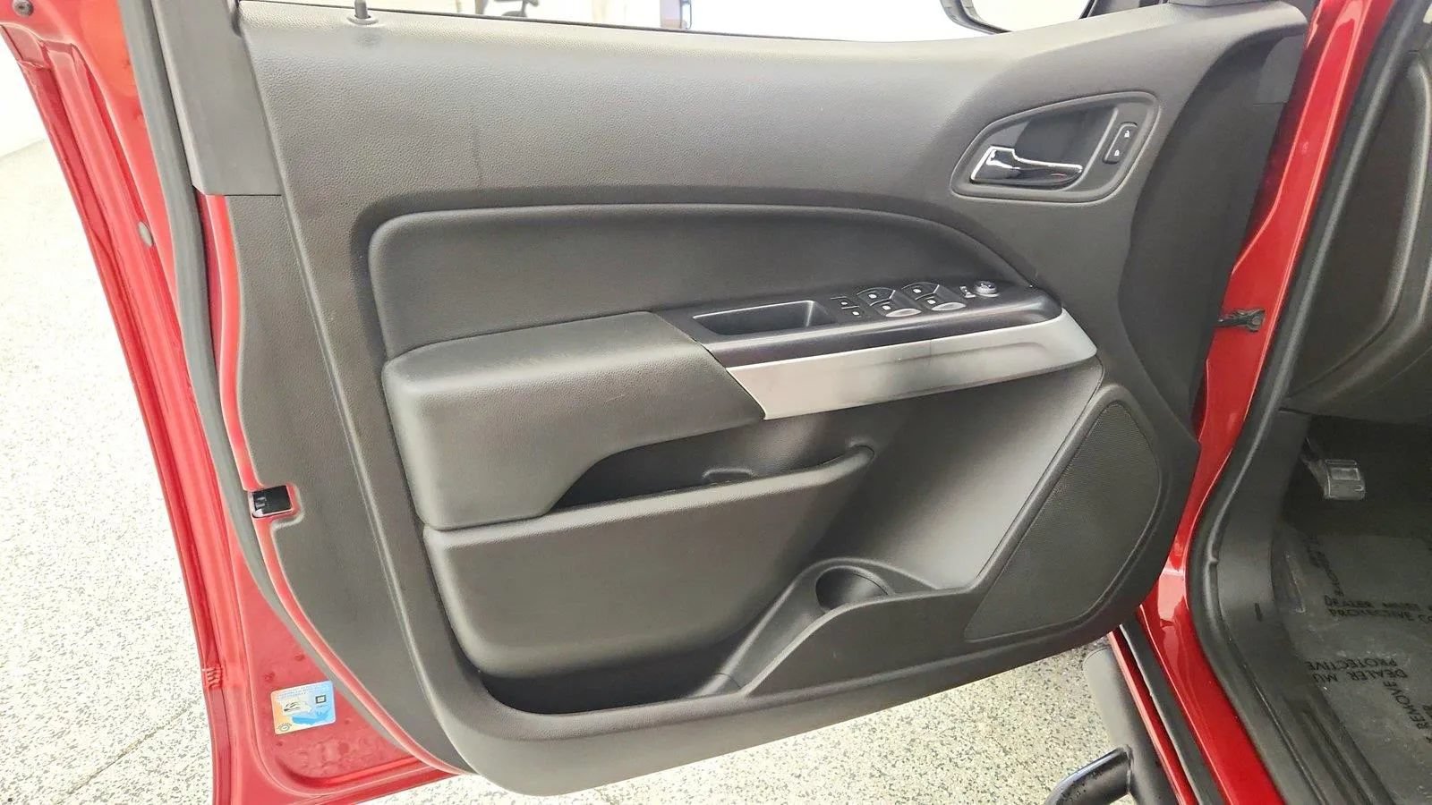 Used 2015 Chevrolet Colorado LT w/ LT Convenience Package RWD image 24