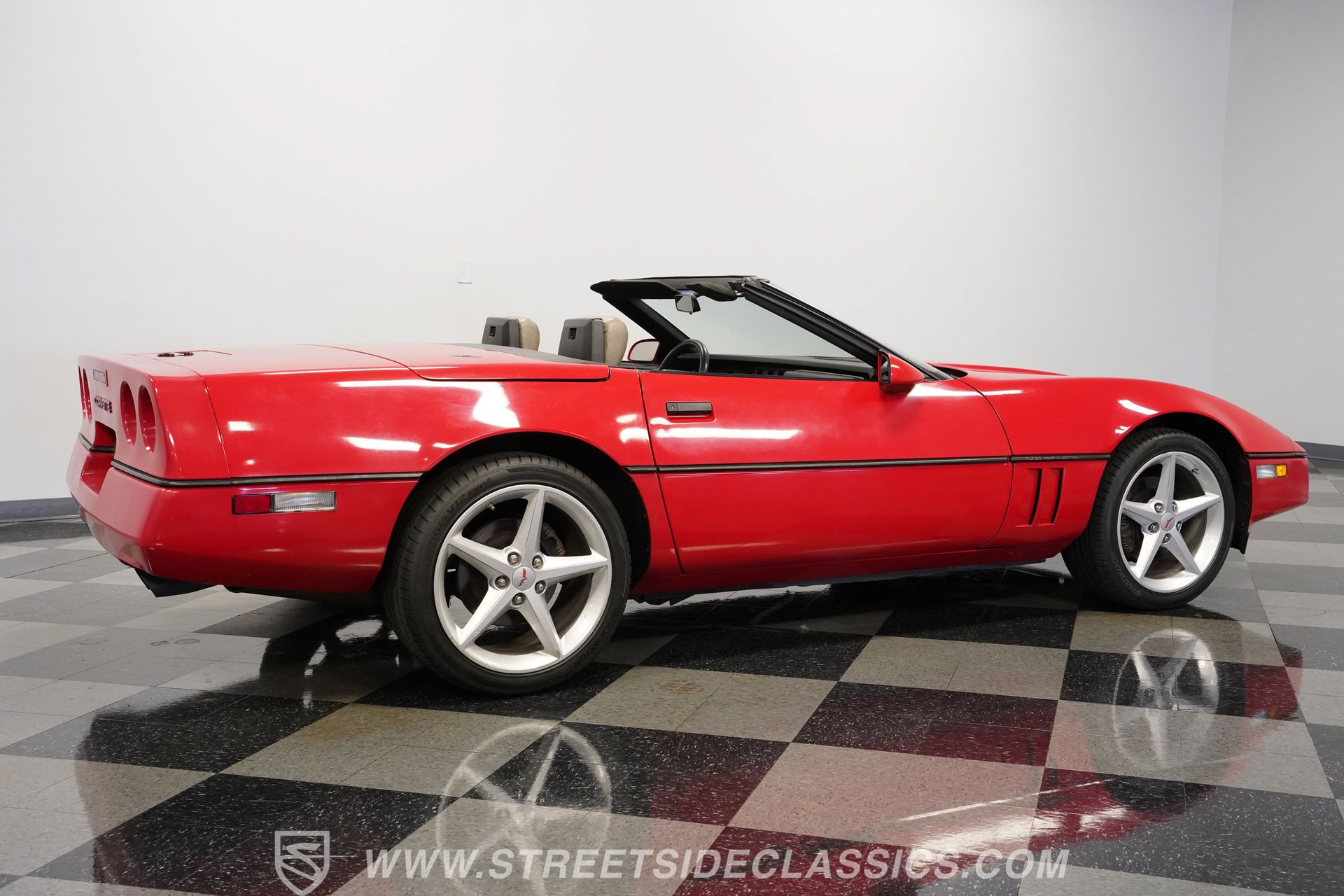 Used 1989 Chevrolet Corvette Convertible RWD image 13