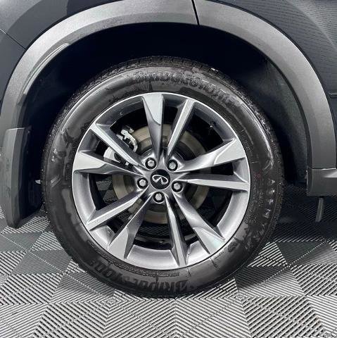 Certified 2025 INFINITI QX60 Luxe image 10