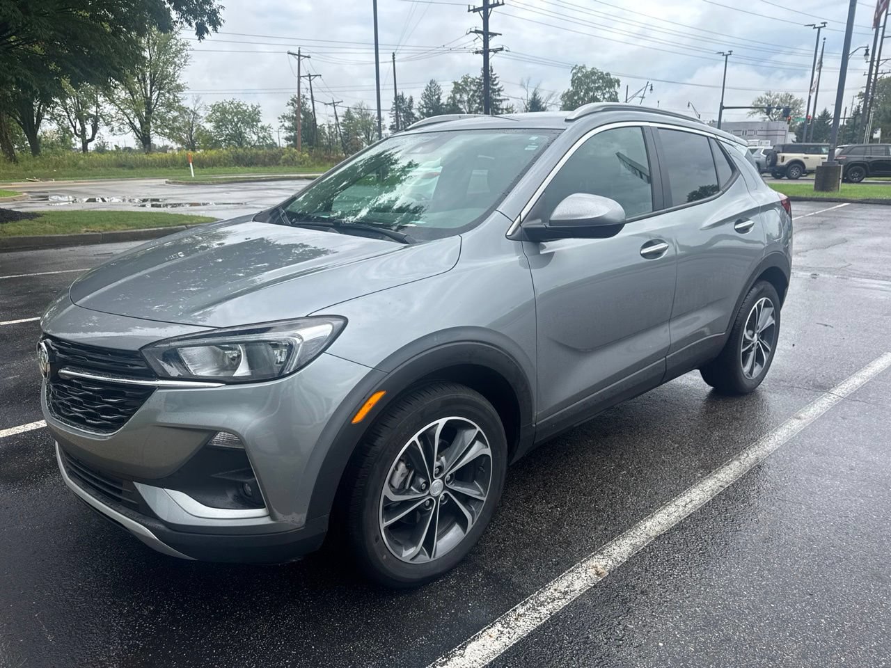 Used 2023 Buick Encore GX Select w/ Safety Package II FWD image 3