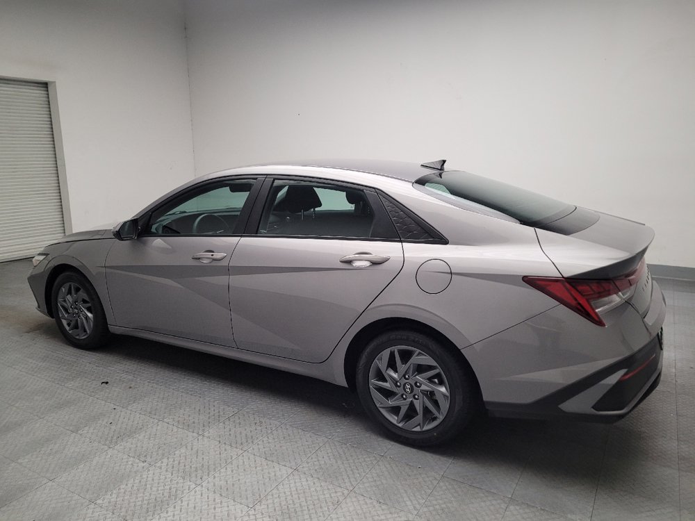 Used 2024 Hyundai Elantra Blue FWD image 3