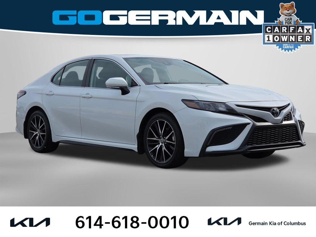 Used 2024 Toyota Camry SE w/ Cold Weather Package FWD image 4