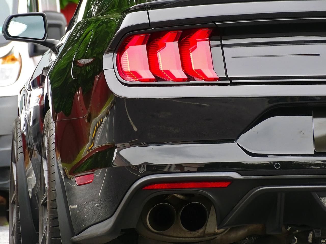 Used 2019 Ford Mustang GT Premium w/ Performance Package - Level 2 RWD image 12