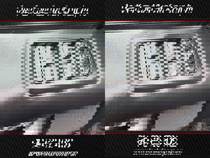 Used 2015 Land Rover LR4 HSE LUX image 25