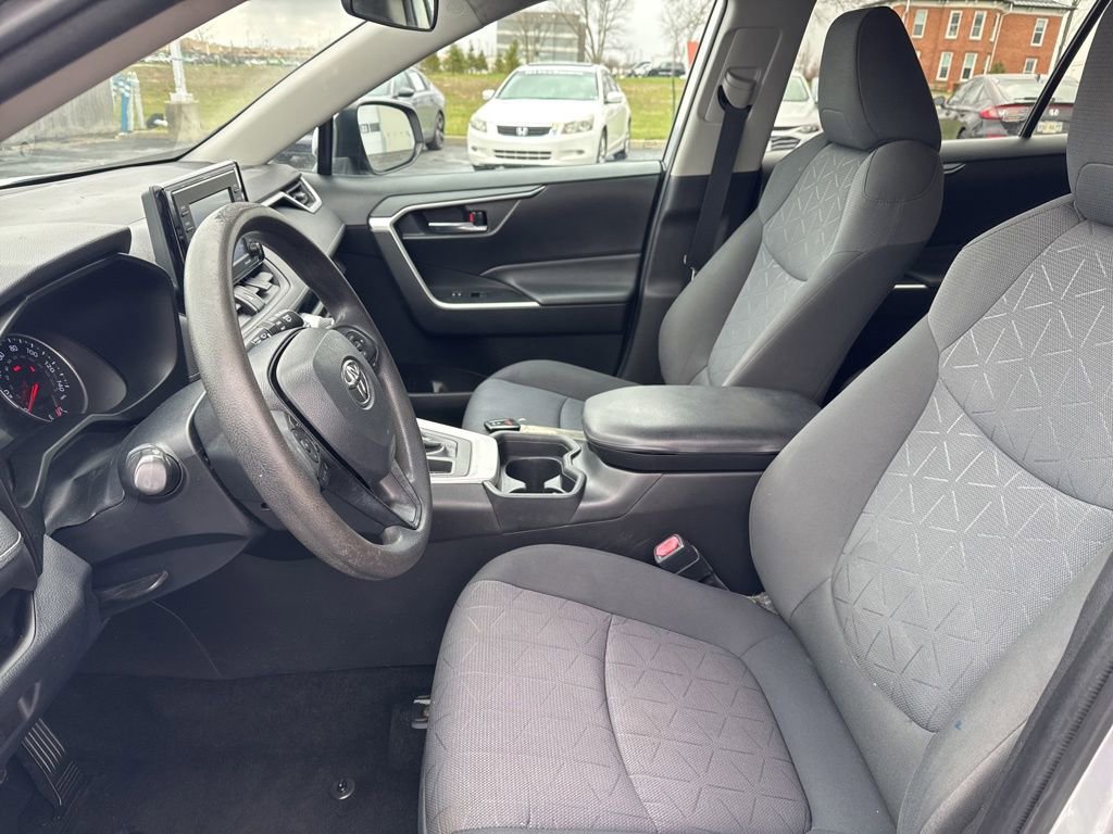 Used 2020 Toyota RAV4 XLE image 27