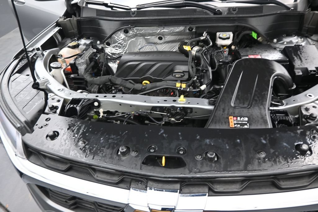 Used 2025 Chevrolet Trax LT FWD image 16