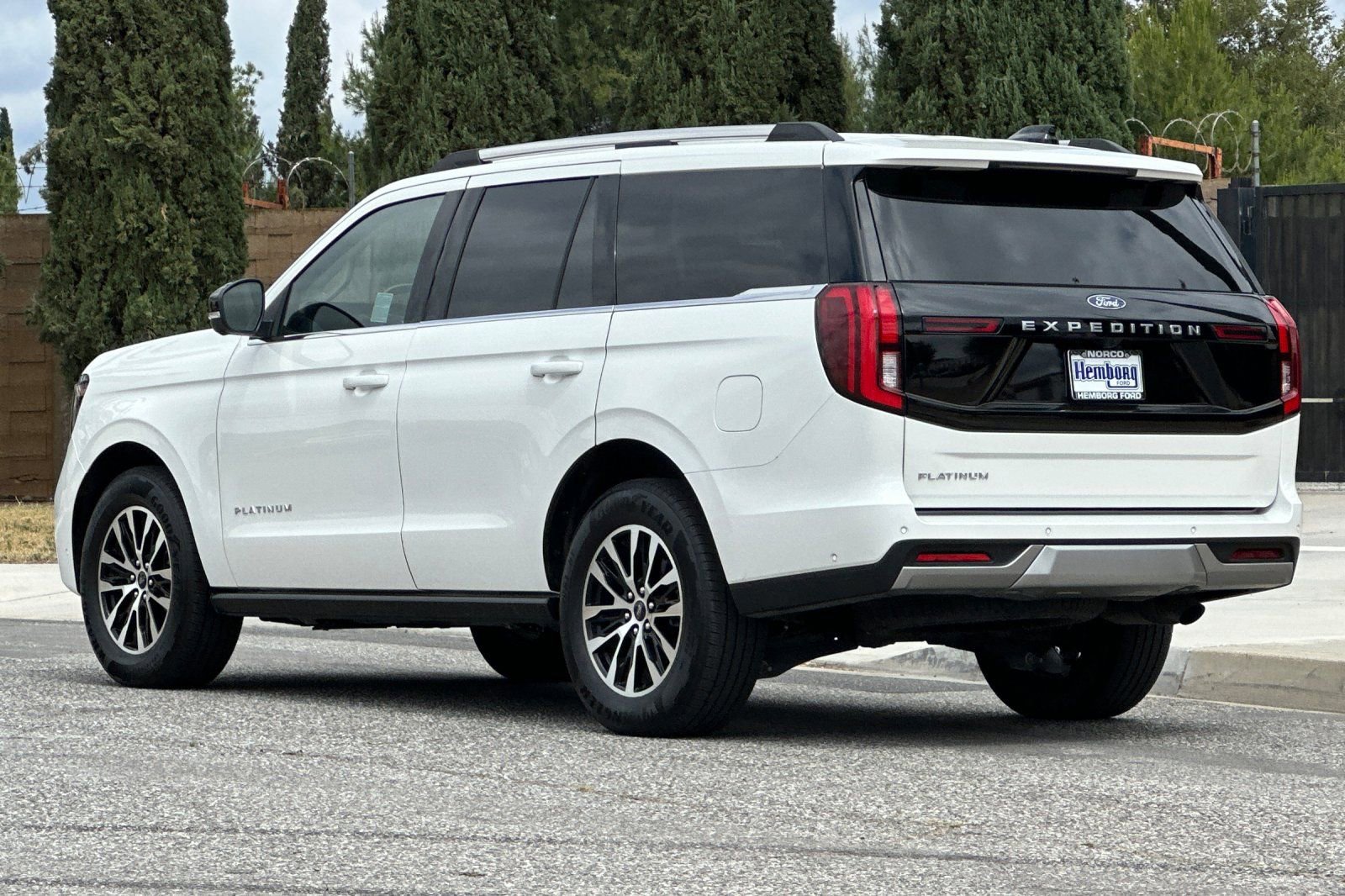 Used 2025 Ford Expedition Platinum AWD/4WD image 6