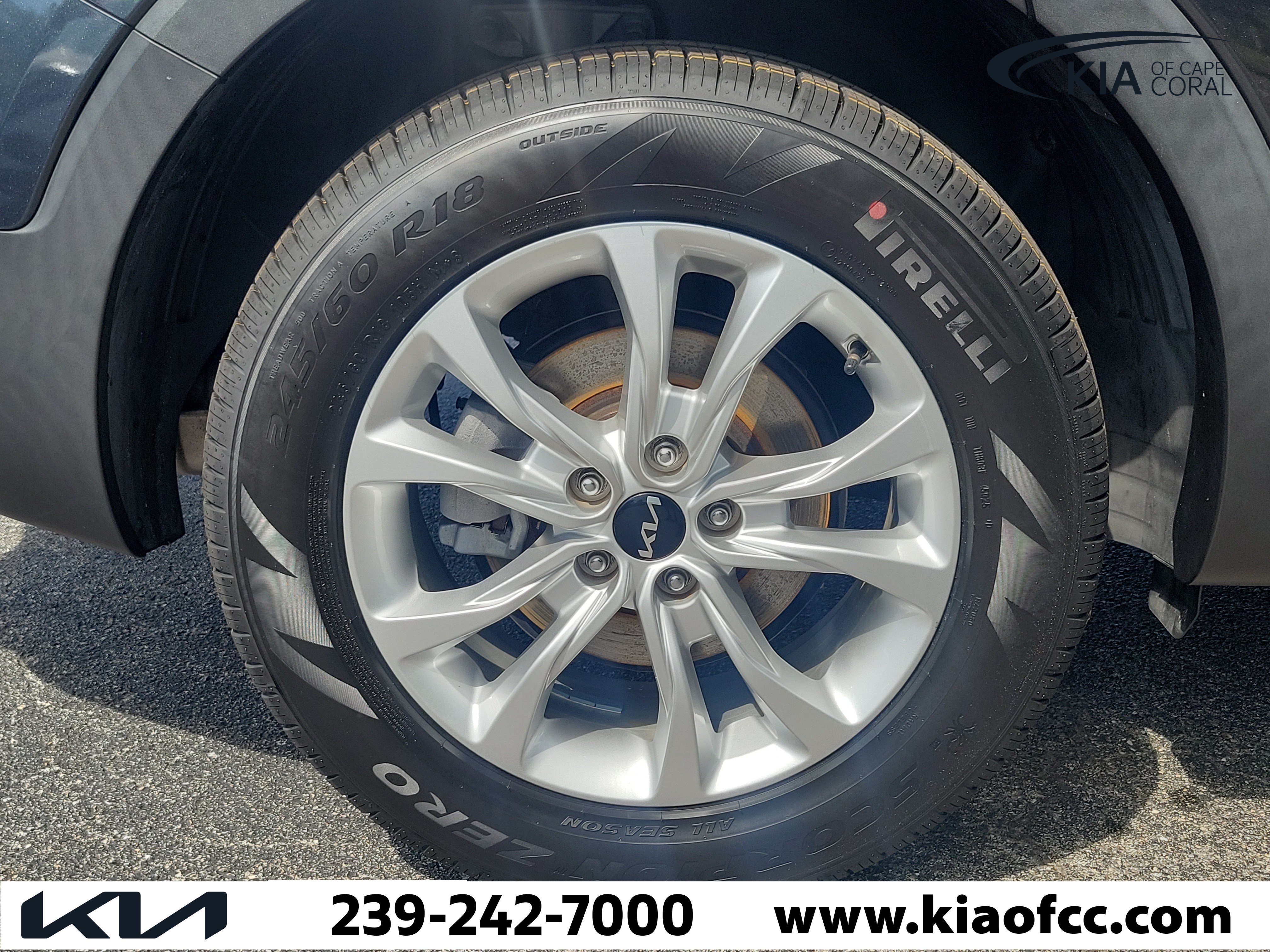 Used 2022 Kia Telluride LX FWD image 9