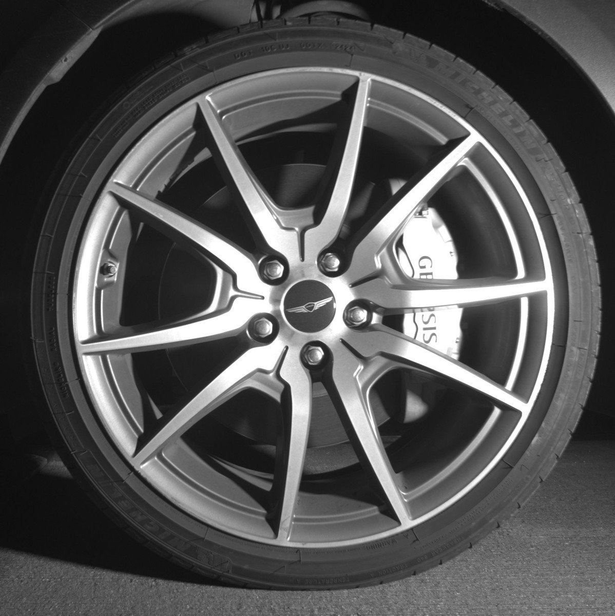 Used 2025 Genesis G70 2.5T image 12