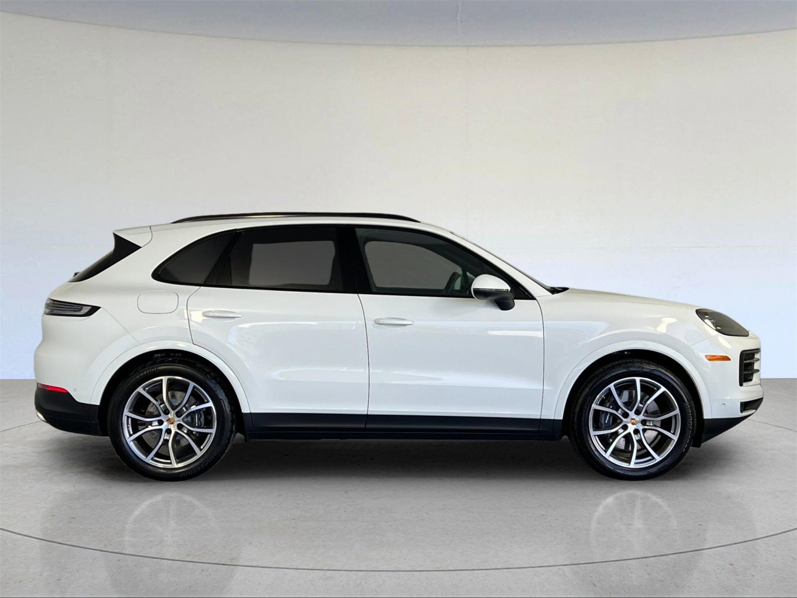 Certified 2025 Porsche Cayenne image 9