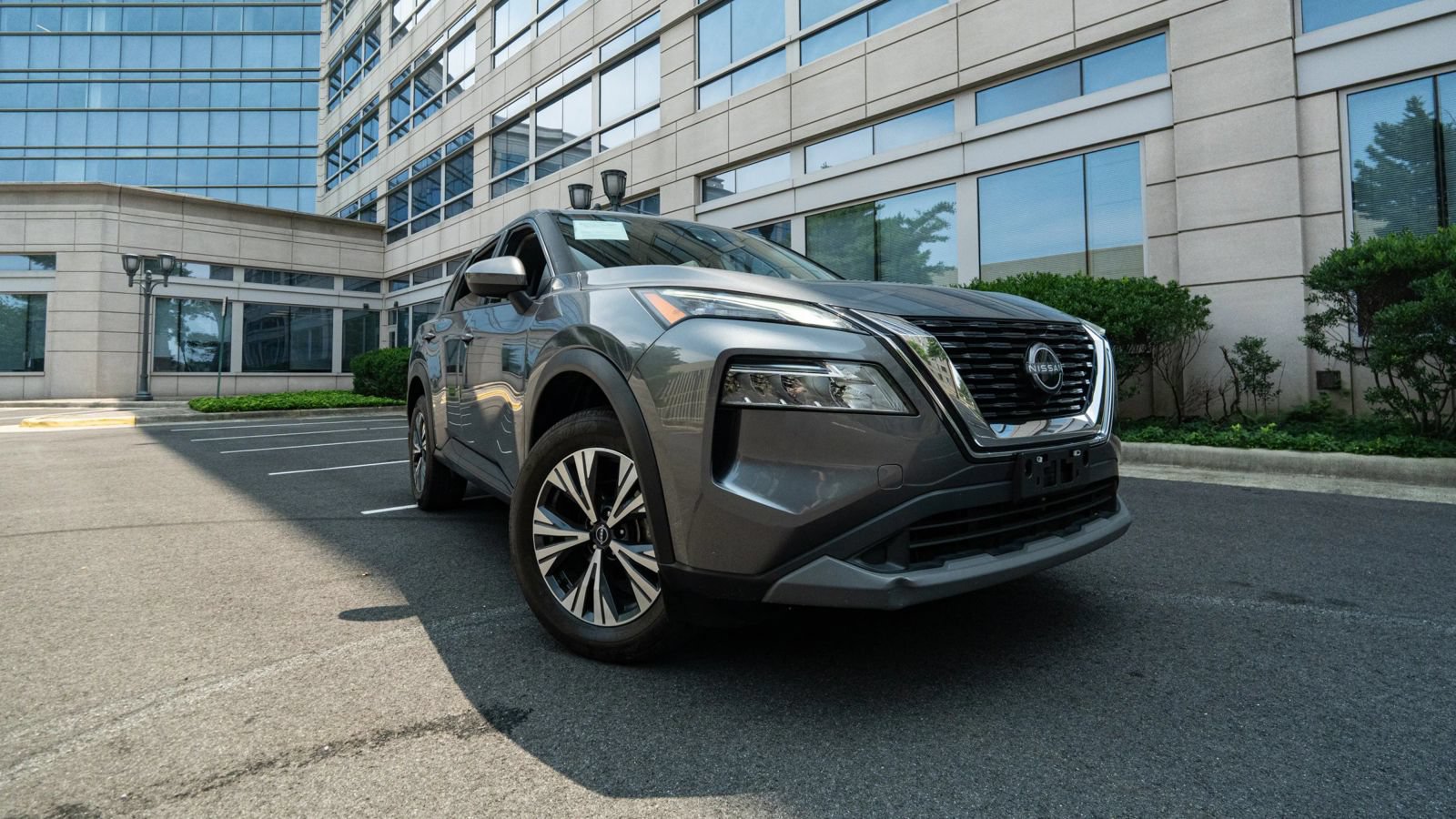 Used 2023 Nissan Rogue SV AWD/4WD image 1