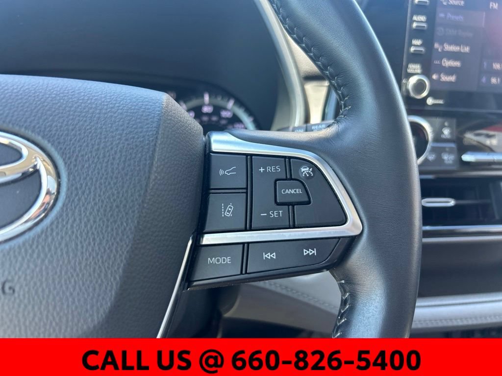 Used 2020 Toyota Highlander XLE AWD/4WD image 16