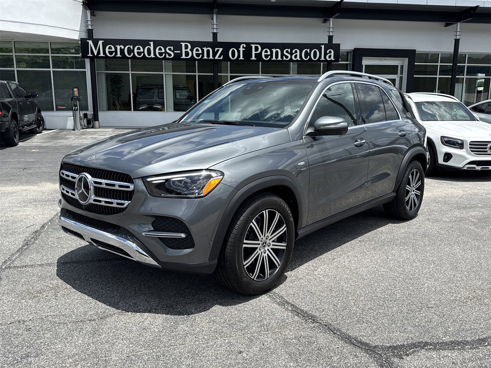 New 2025 Mercedes-Benz GLE 450e 4MATIC image 1