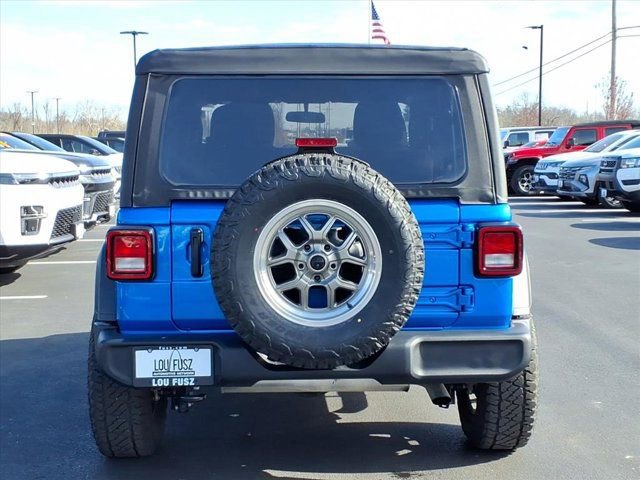 Used 2025 Jeep Wrangler Sport image 29