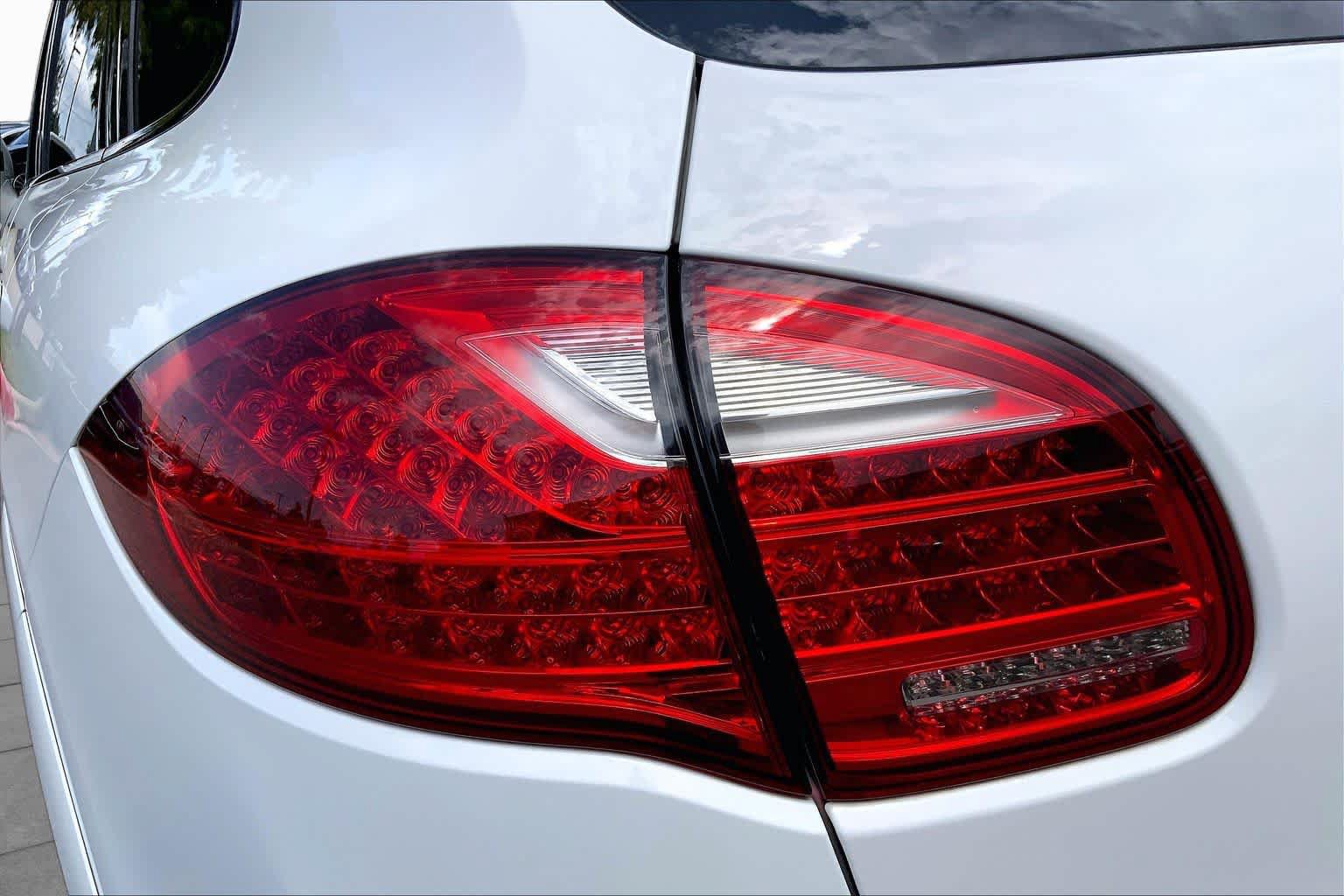 Used 2013 Porsche Cayenne Turbo AWD/4WD image 28
