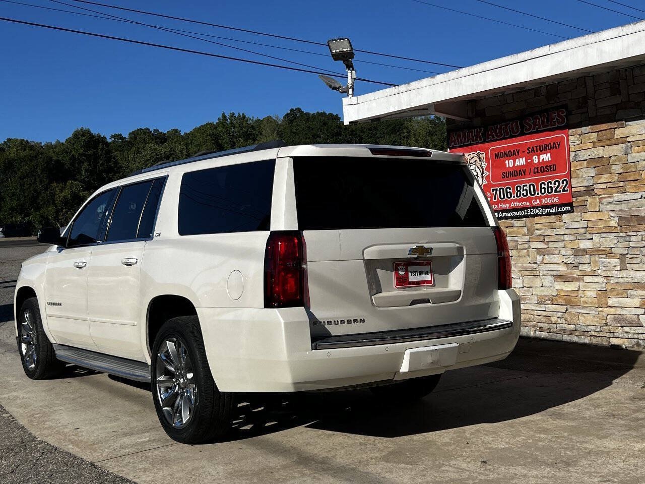 Used 2015 Chevrolet Suburban LTZ RWD image 4