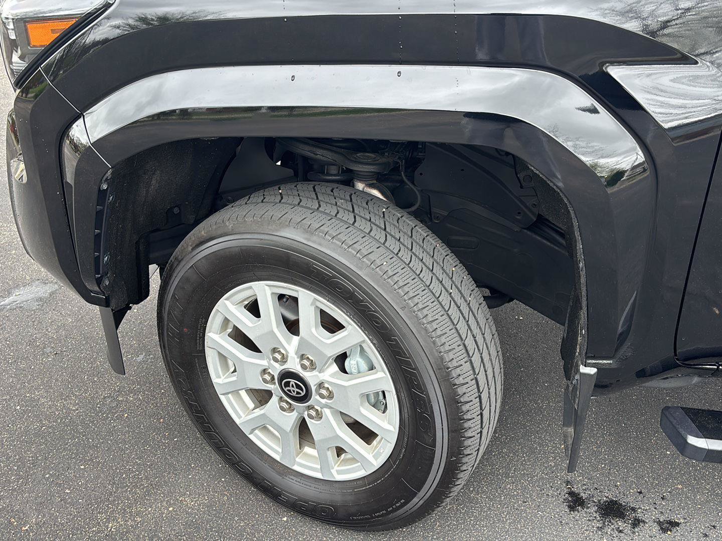 Used 2024 Toyota Tacoma SR5 AWD/4WD image 5