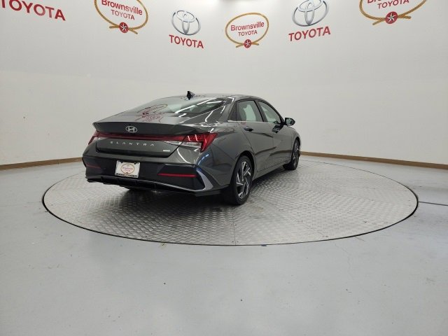 Used 2024 Hyundai Elantra Limited image 8