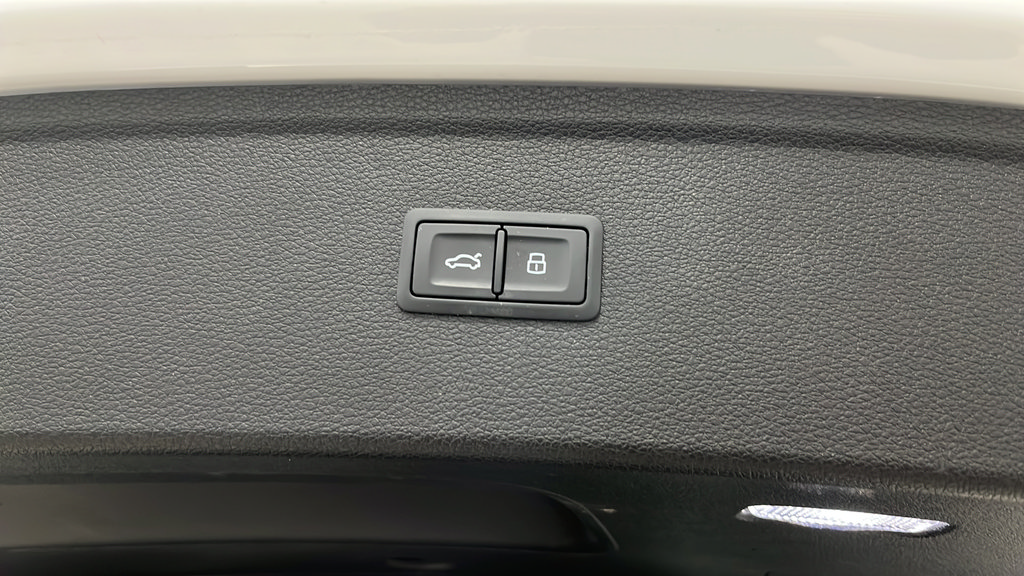 Used 2022 Audi Q5 e Premium w/ Convenience Package AWD/4WD image 30