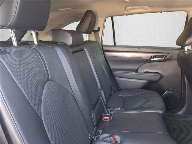Used 2023 Toyota Highlander Limited image 15