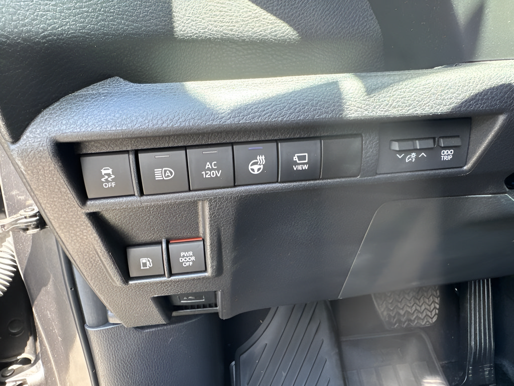 Used 2025 Toyota Sienna Platinum AWD/4WD image 7
