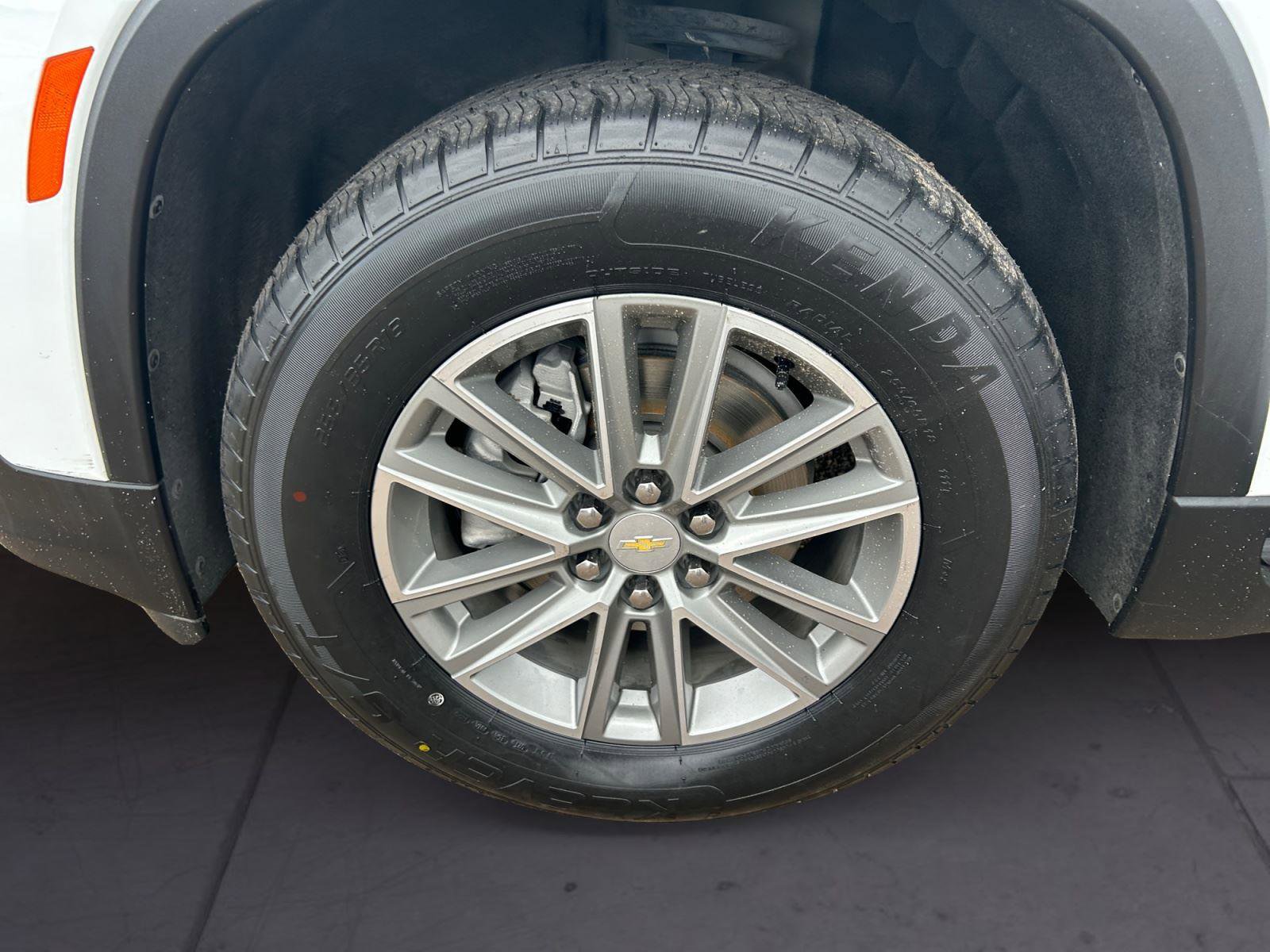 Used 2023 Chevrolet Traverse LT image 14