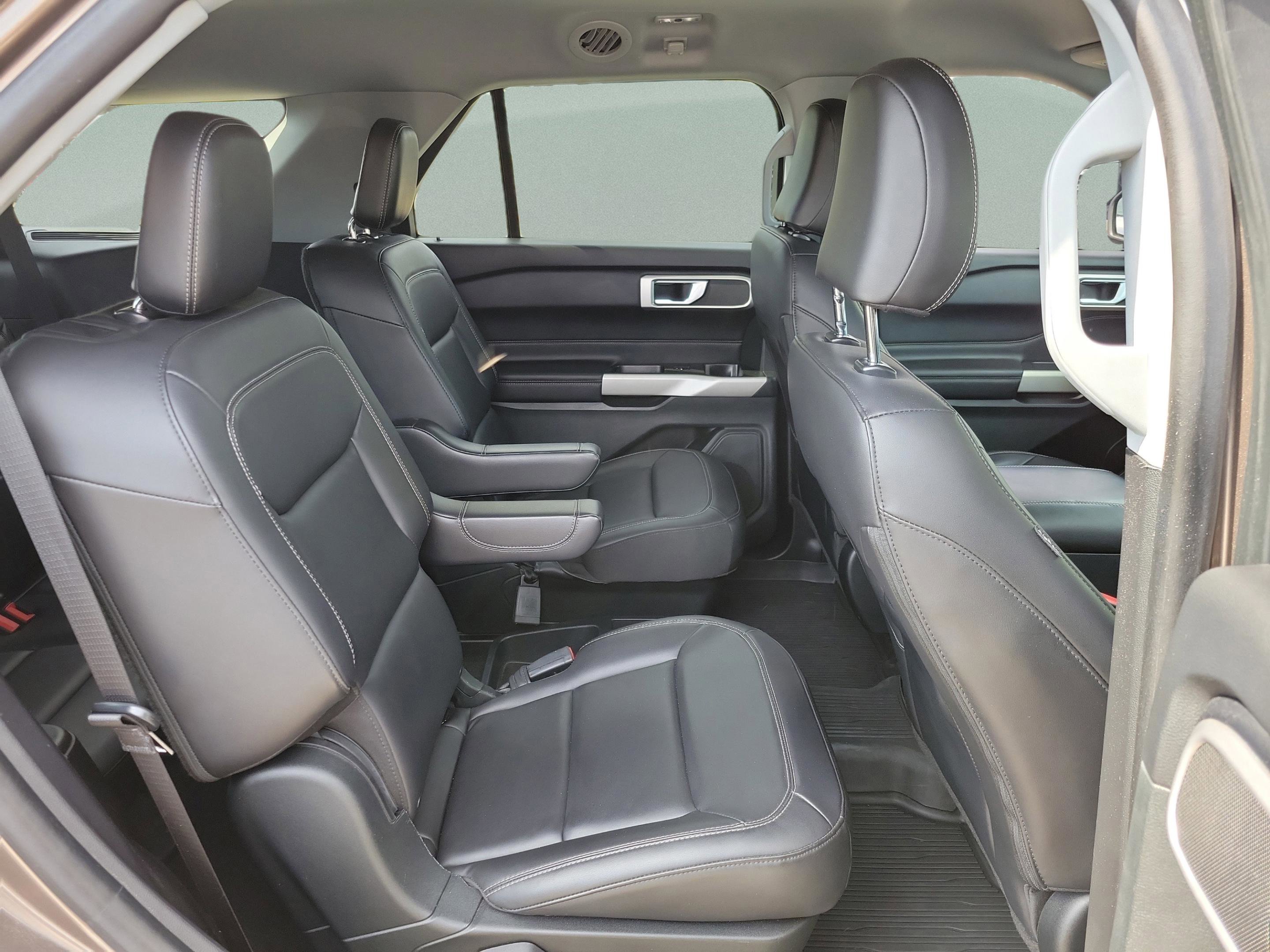 Used 2021 Ford Explorer XLT w/ Equipment Group 202A image 27