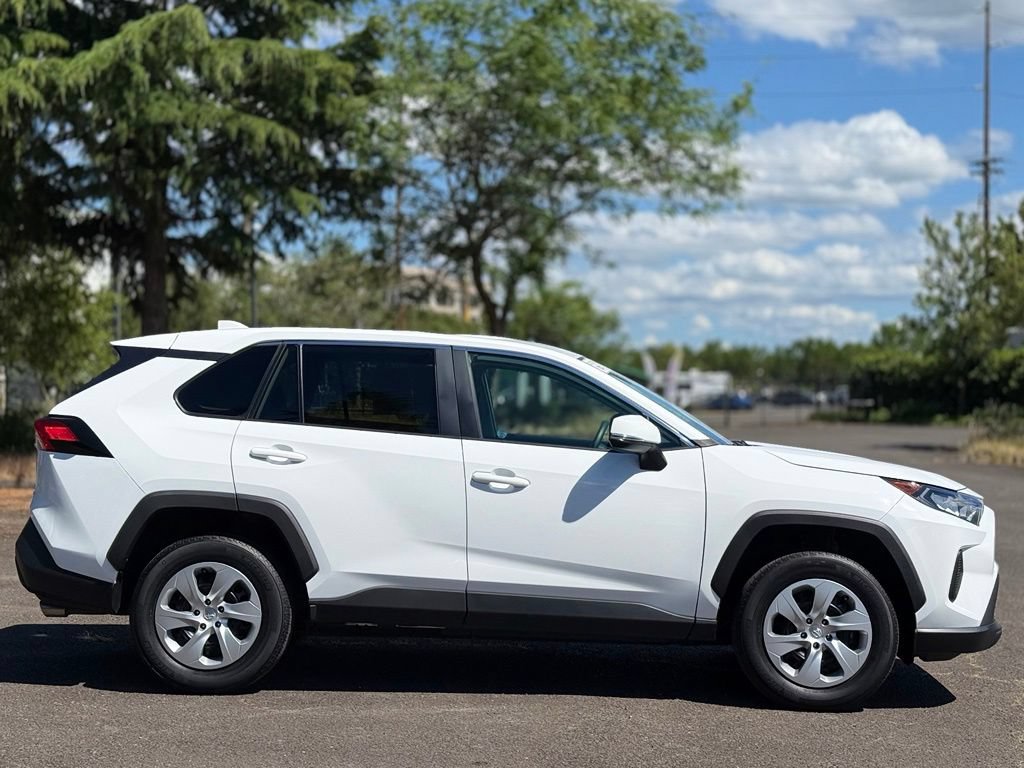 Certified 2022 Toyota RAV4 LE AWD/4WD image 6